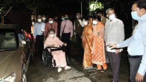 গুলশানের বাসা ফিরোজার উদ্দেশে হাসপাতাল ছাড়লেন খালেদা জিয়া