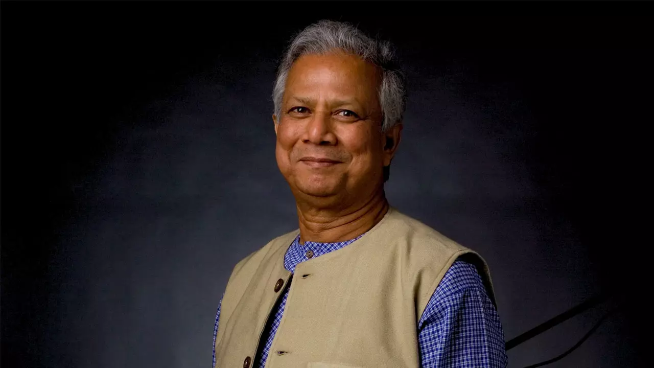 ‘প্রভাবশালীরা নামে-বেনামে কত ঋণ আত্মসাত করেছে তার হিসাব হচ্ছে’