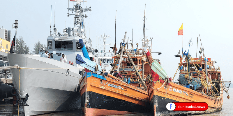 বাংলাদেশের জলসীমায় ইলিশ শিকারের অপরাধে ৩১ ভারতীয় জেলে আটক