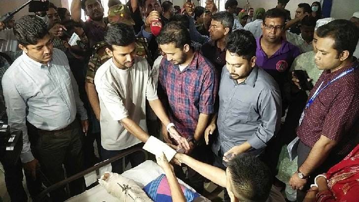 ছাত্র-জনতার আন্দোলনে আহত ৩০ জন পেলেন ৩০ লাখ টাকা