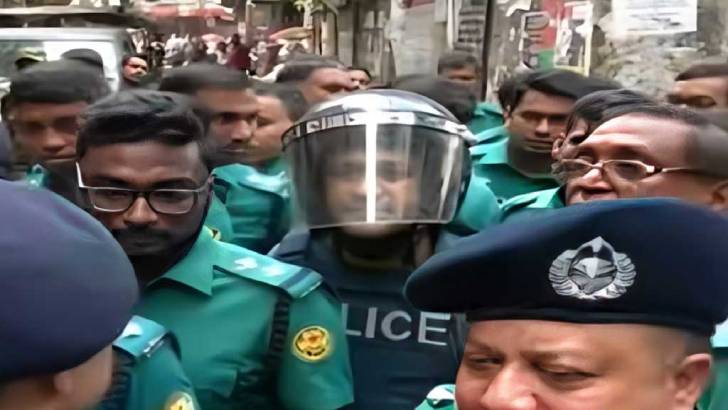 রিমান্ড শেষে কারাগারে ব্যারিস্টার সুমন