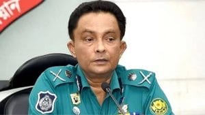 সাবেক ডিএমপি কমিশনার ফারুককে বিমানবন্দরে আটকে দিলো পুলিশ