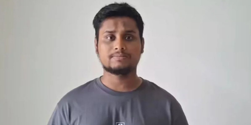 সমন্বয়ক হাসনাত বন্ধুর একটি লেখা ফেসবুকে শেয়ার করেন