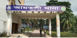 জমি বিরোধের জেরে নারীকে কুপিয়ে জখম