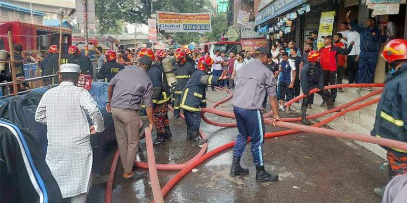 ফার্মগেটে ভবনে আগুন, নিয়ন্ত্রণে ৫ ইউনিট
