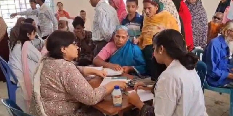 সাবেক রাষ্ট্রপতি অধ্যাপক ডা. এ কিউ এম বদরুদ্দোজা চৌধুরীর স্মরণে ফ্রি মেডিকেল ক্যাম্প