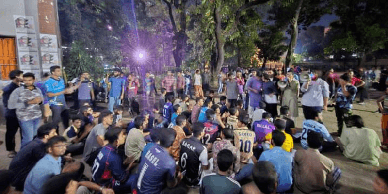 “আবু সাঈদ মুগ্ধ, শেষ হয়নি যুদ্ধ” স্লোগানে উত্তাল ঢাবি