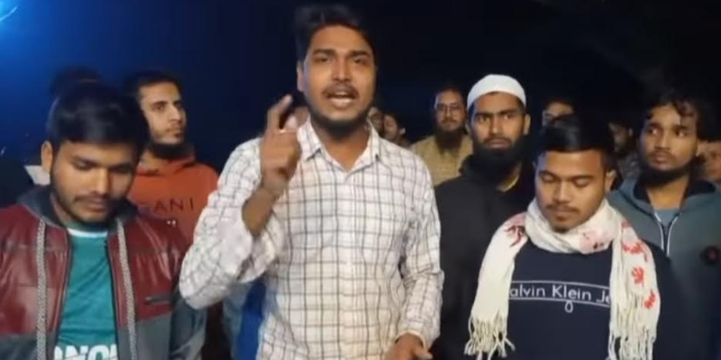 পুলিশি হামলার প্রতিবাদে বিক্ষোভ মিছিল করেছেন শাবিপ্রবি শিক্ষার্থীরা