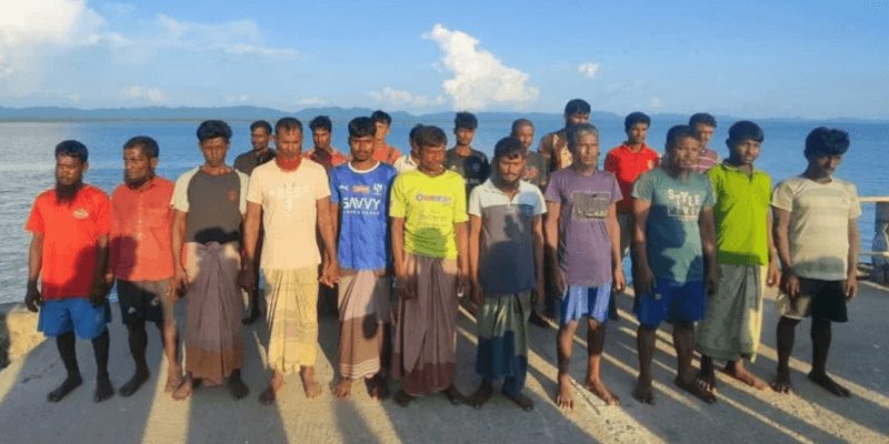 হার্ডলাইনে বিজিবি: আটক ২০ জেলেকে ফেরত আনলো বিজিবি