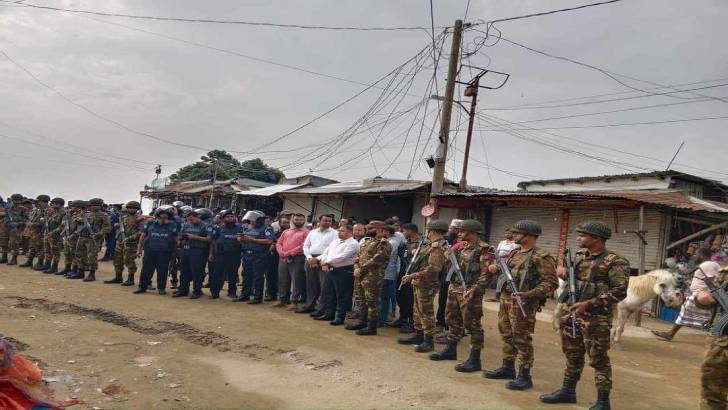 কুয়াকাটায় অবৈধ স্থাপনা উচ্ছেদ অভিযানে জেলা প্রশাসন