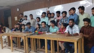 আশ্বাসকে বিশ্বাস করলেন সাত কলেজের শিক্ষার্থীরা, সমাধান না পেলে ফের আন্দোলন