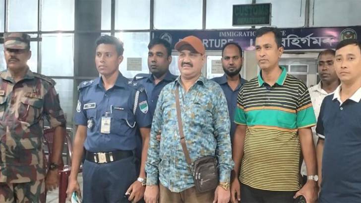 ভারতে পালানোর সময় আওয়ামী লীগ নেতা আটক