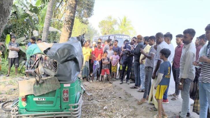 শাহজাদপুরে ট্রাক-অটোরিকশার মুখোমুখি সংঘর্ষ, নিহত ২