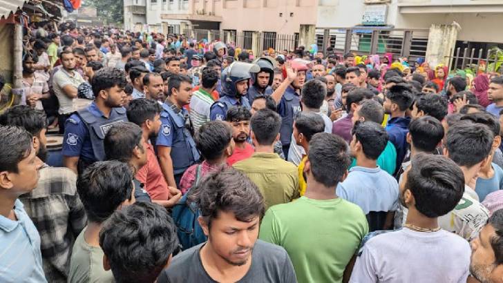 গাজীপুরে বিক্ষোভে নেমেছেন শ্রমিকরা