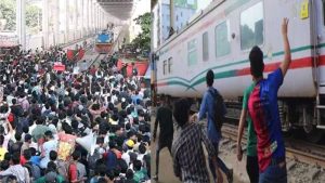আন্দোলনরত শিক্ষার্থীদের উপর দিয়ে যাওয়া ট্রেনে ইট পাটকেল নিক্ষেপ