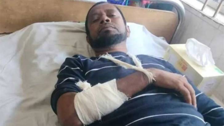 গাজীপুরে দিন দুপুরে কুপিয়ে টাকা ছিনিয়ে নেওয়ার অভিযোগ