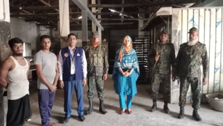 নাটোরে অনুমোদন বিহীন পণ্য উৎপাদন করায় দুটি প্রতিষ্ঠানে জরিমানা