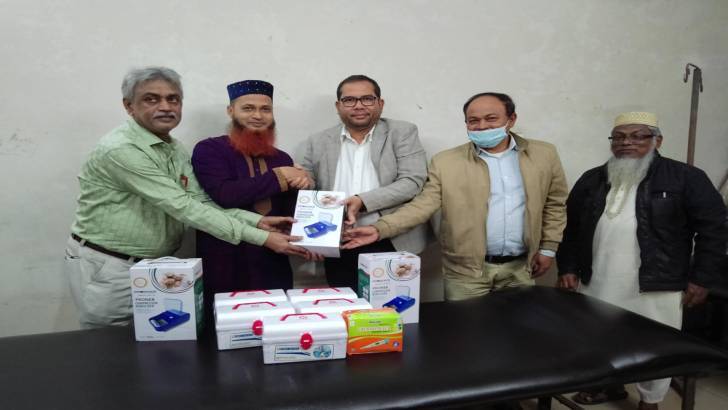 জাবির চিকিৎসাকেন্দ্রে চিকিৎসা সরঞ্জাম হস্তান্তর