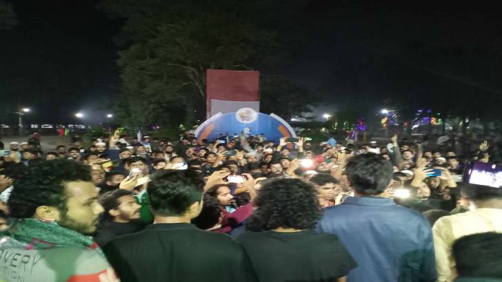 ইস্কন কর্তৃক আইনজীবী হত্যার প্রতিবাদে ইবিতে বিক্ষোভ 
