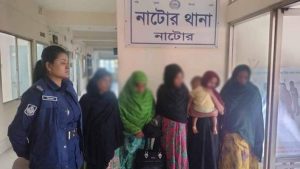 নাটোরে ছিনতাইকারী চক্রের ৫ নারী সদস্য আটক