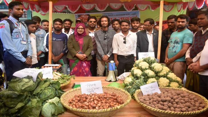 বড়াইগ্রামে স্বার্থ রক্ষা কমিটির উদ্যোগে চালু হলো জনতার বাজার