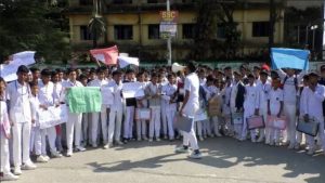 খেলার মাঠ দখল মুক্ত করতে শিক্ষার্থীদের বিক্ষোভ
