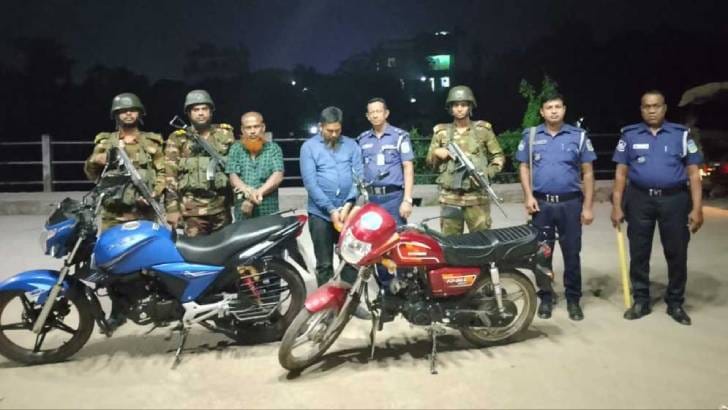 নেত্রকোনায় ডিবি পরিচয়ে বাস থামিয়ে ডাকাতির চেষ্টা, আটক ২