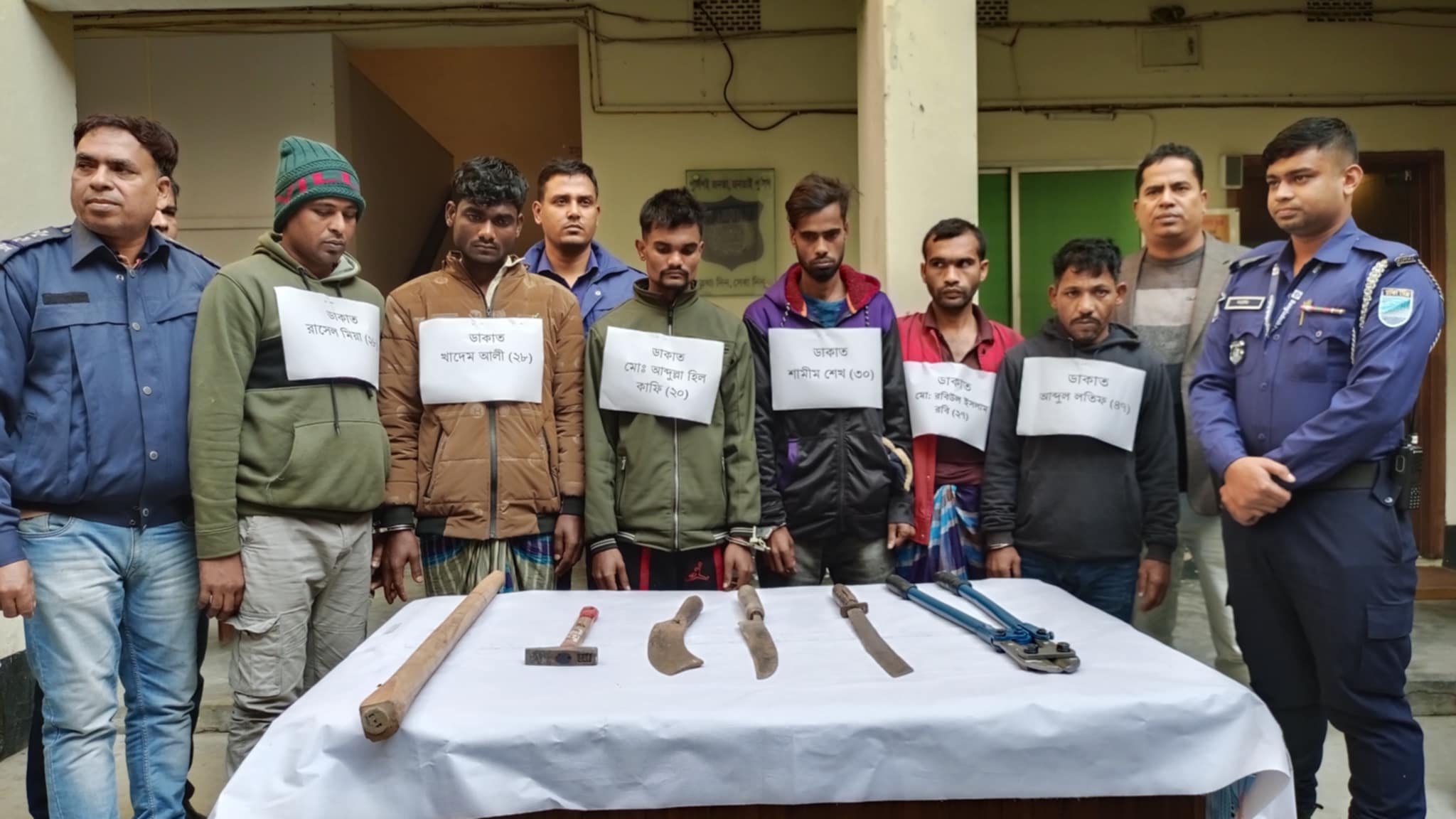 টাঙ্গাইলের কালিহাতীতে ডাকাত দলের ৬ সদস্য গ্রেফতার