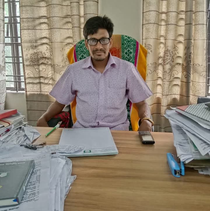 ইবি কর্মকর্তার বিরুদ্ধে যৌন হয়রানির অভিযোগ