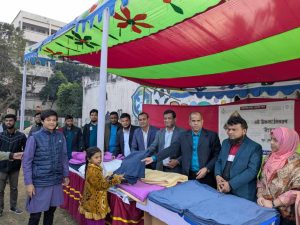 শীতে উষ্ণতা ছড়াতে শীতার্তদের পাশে শেকৃবির "আলোকিত মানুষ "