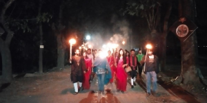আগরতলায় বাংলাদেশি দূতাবাসে হামলার প্রতিবাদে জাবিতে মশাল মিছিল