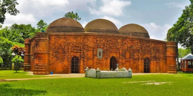 মুসলিম স্থাপত্যের অপূর্ব নিদর্শন পাঁচ শতাব্দীর প্রাচীন খেরুয়া মসজিদ