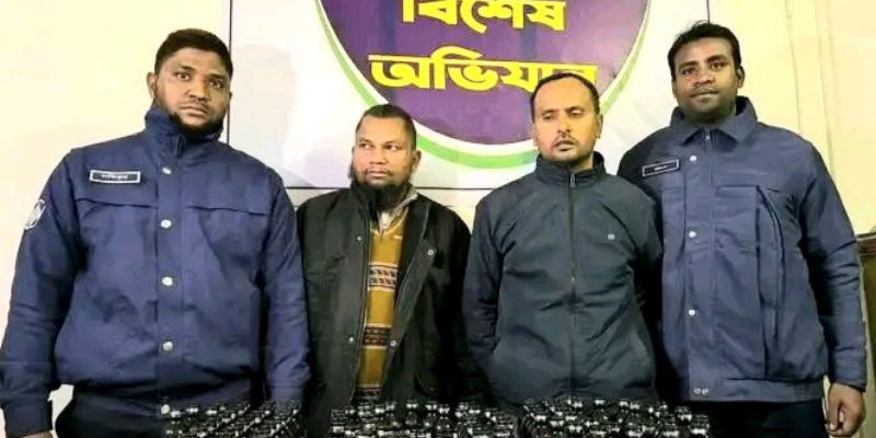 ডোমারে ১০০ বোতল ফেনসিডিল সহ আটক-২