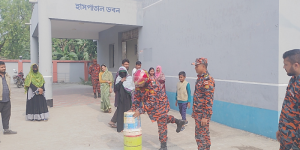 চিলাহাটি মা ও শিশু কল্যান কেন্দ্রে ফায়ার সার্ভিসের মহড়া