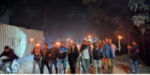 সমন্বয়কদের গাড়িবহরে হামলার প্রতিবাদে জাবিতে মশাল মিছিল