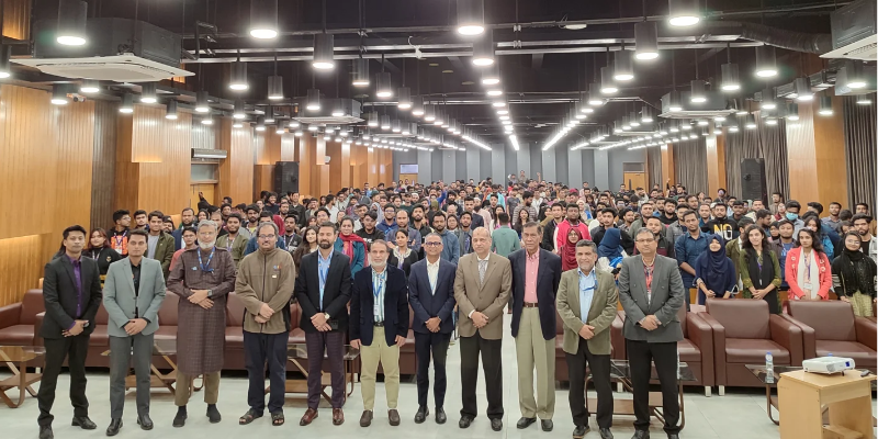 সাউথইস্ট বিশ্ববিদ্যালয়ে ক্যারিয়ার সেশন ও স্কলারশিপ প্রদান অনুষ্ঠান