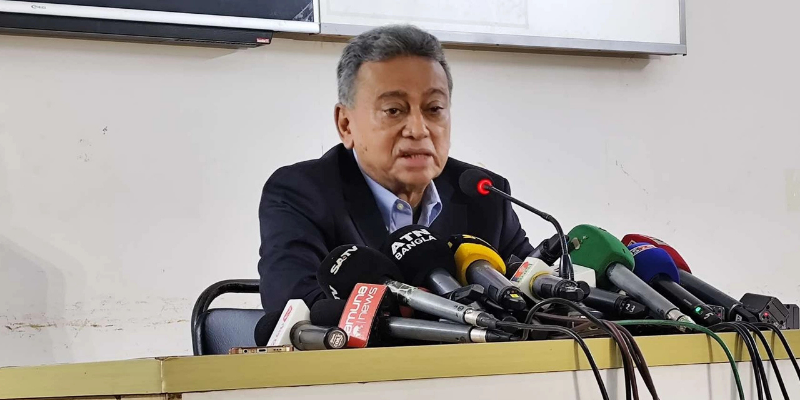 কয়েকজন লোক টেবিলে বসে সংস্কার করা যায় না- আমীর খসরু