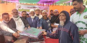 আদর্শ যুব সমাজ কল্যাণ সংস্থার উদ্যোগে শীতবস্ত্র বিতরণ