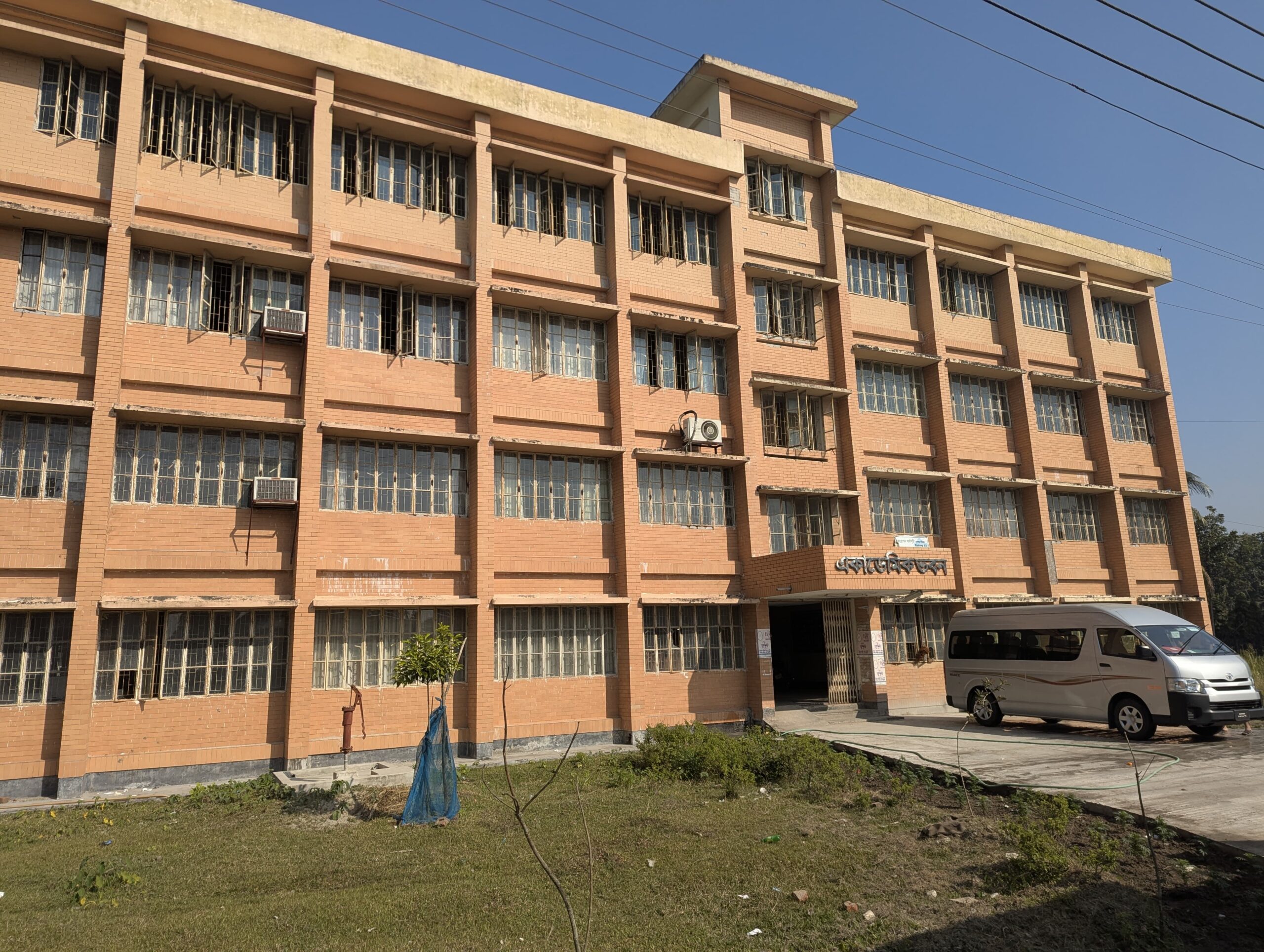 সাজসজ্জাহীন বিজয় দিবস আয়োজনে পবিপ্রবির বরিশাল ক্যাম্পাস, শিক্ষার্থীদের ক্ষোভ