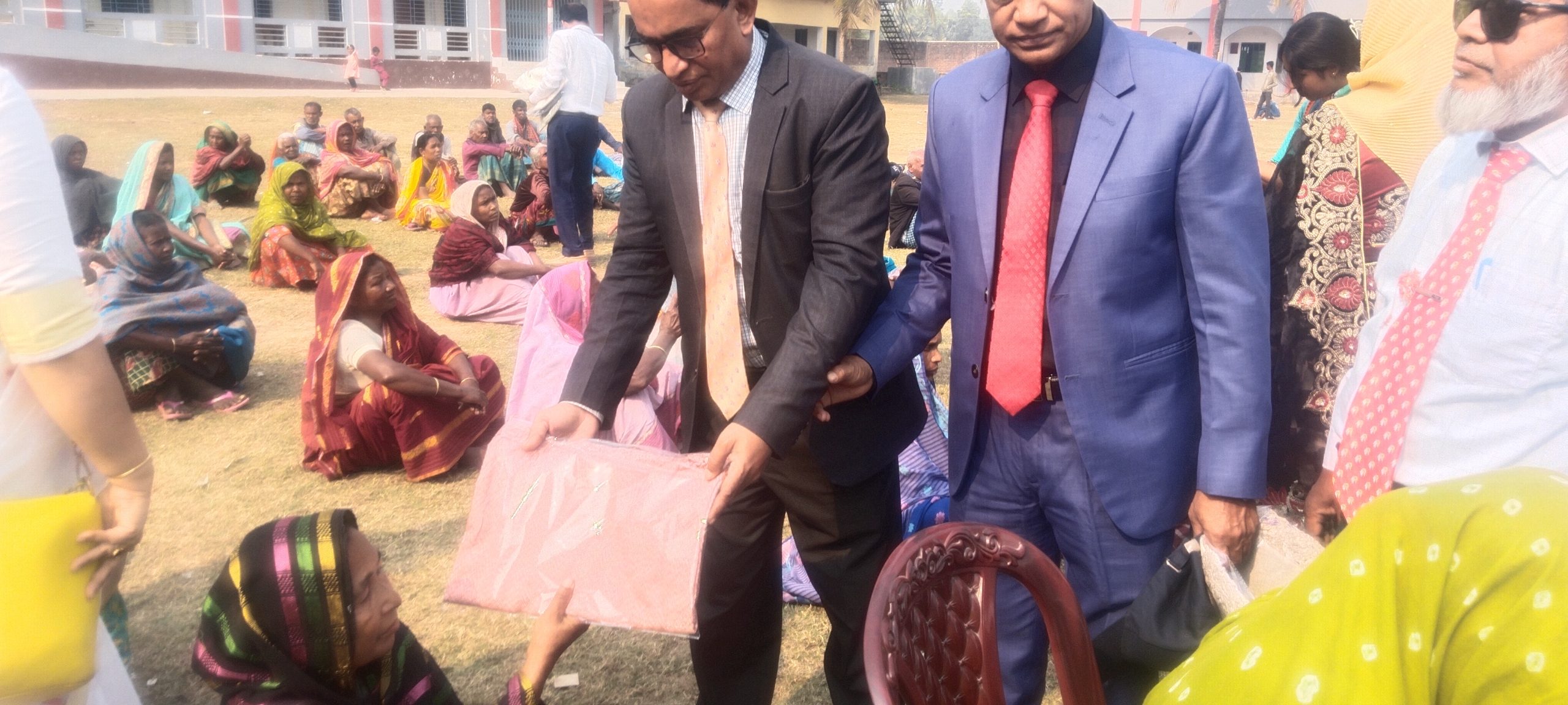 প্রথম আলো বন্ধু সভার উদ্যোগে শীত বস্ত্র বিতরণ