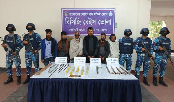 ভোলায় ১টি আগ্নেয়াস্ত্রে ও হাতবোমাসহ ৬ সন্ত্রাসী আটক