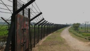 বাংলাদেশে প্রবেশের সময় ২ ভারতীয় আটক