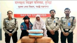 কুমিল্লায় কাপড়ের ব‍্যাগে গাঁজা পাচারকালে আটক দুই নারী