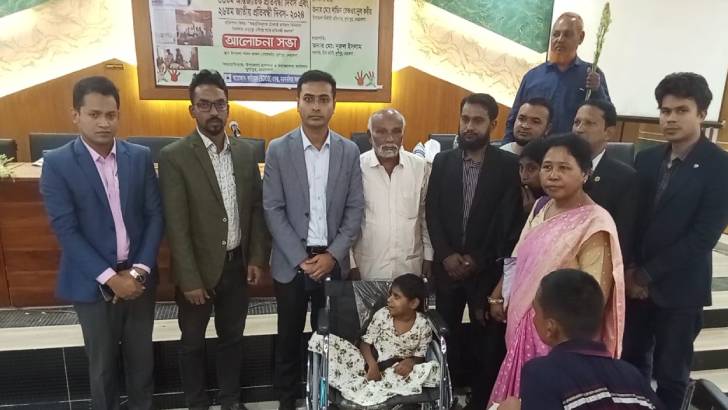 প্রতিবন্ধী দিবসে প্রতিবন্ধীদের হুইলচেয়ার উপহার দিলো কারিতাস