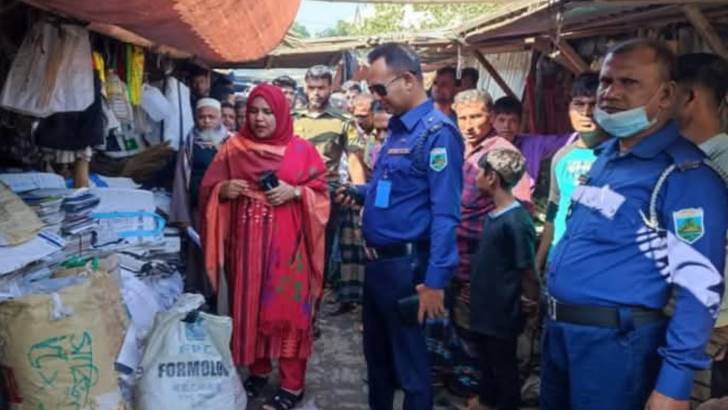শিবগঞ্জে নিষিদ্ধ পলিথিন রাখায় দুই ব্যবসায়ীকে জরিমানা