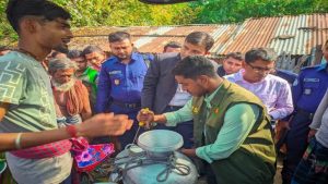 তালায় ভোক্তা অধিকারের অভিযানে এক দুধ ব্যবসায়ীকে জরিমানা
