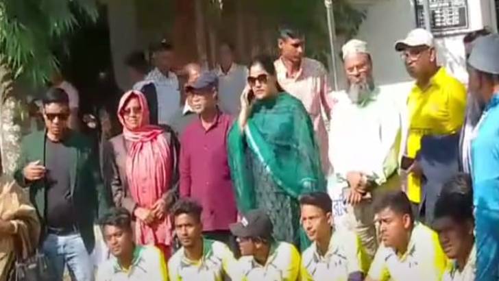 “আদমদীঘি উপজেলা প্রশাসনের  আয়োজনে  ক্রীড়া টুর্নামেন্ট উদ্বোধন”