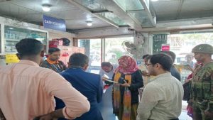 নাটোরে ভ্রাম্যমান আদালতে ৩ ব্যবসায়ী প্রতিষ্ঠানকে জরিমানা