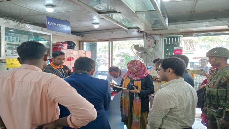 নাটোরে ভ্রাম্যমান আদালতে ৩ ব্যবসায়ী প্রতিষ্ঠানকে জরিমানা