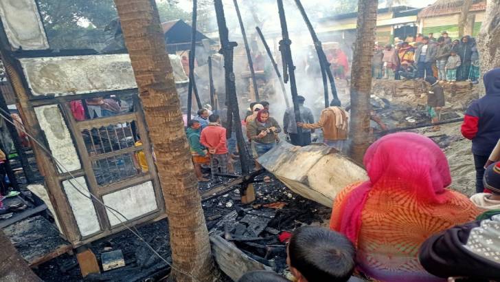 আগুনে পুড়ল বসত ঘরসহ ৩ দোকান, প্রায় ৩০ লক্ষ টাকার ক্ষতি
